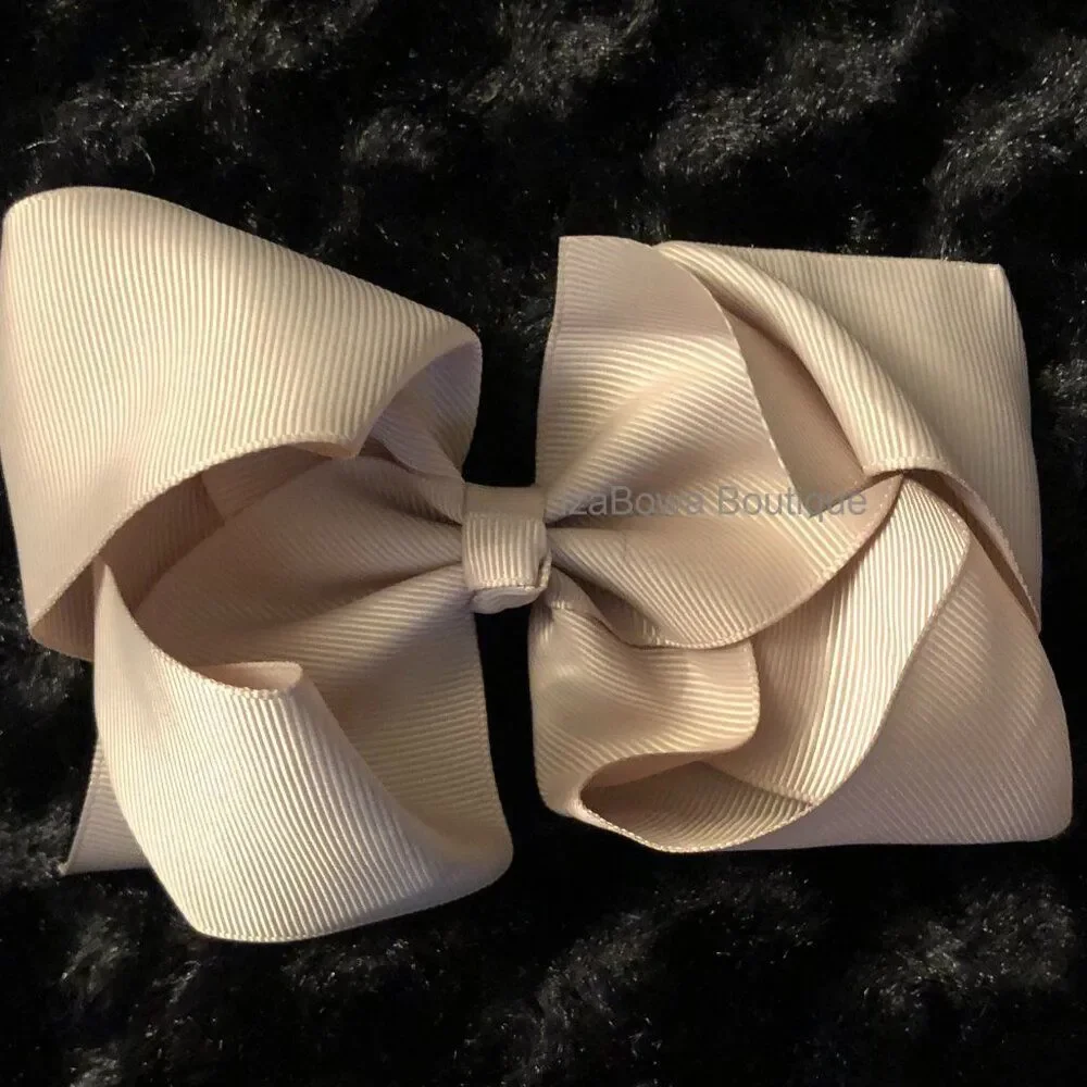 **** Taupe 6